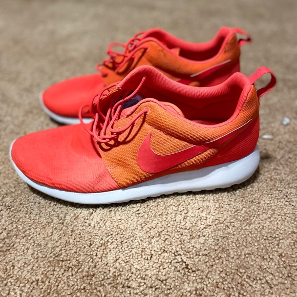 Nike Roshe Run - Picture 1 of 4